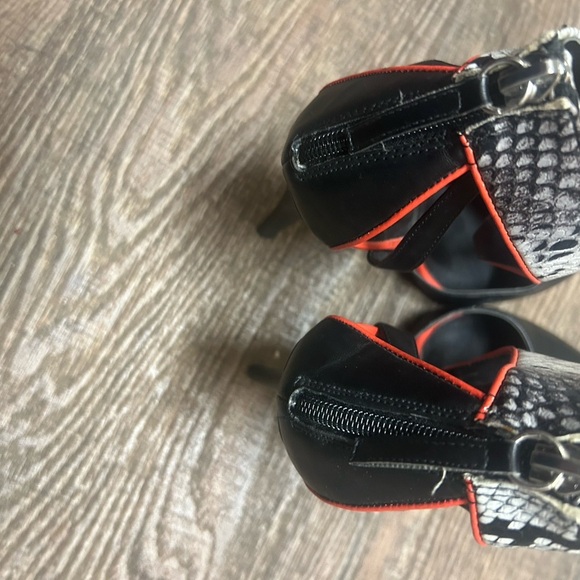 Sophia & Lee size 7 EUC snakeskin vegan leather Pointed-Toe Heels with strap - Picture 10 of 14